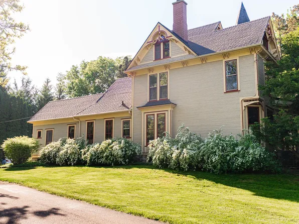 706 Washington Ave, Dixon, IL 61021