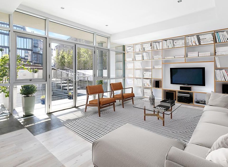 1st image of 300 W 14th St #303