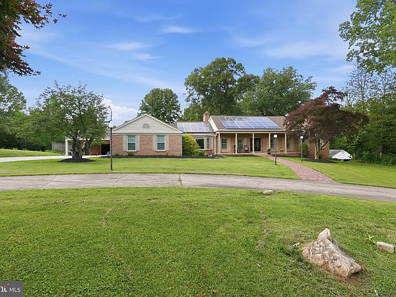 2nd image of 512 Copley Ln