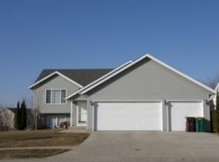 6243 Jonathan Dr NW, Rochester, MN 55901