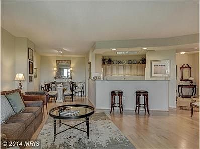 OPEN KITCHEN HELPS YOU ENJOY THE VIEW