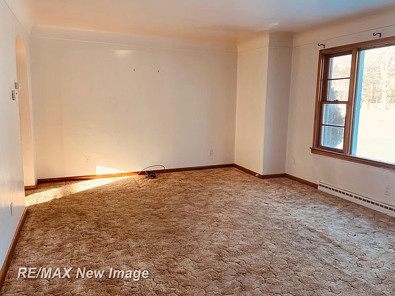 3rd image of 115 N Jefferson St