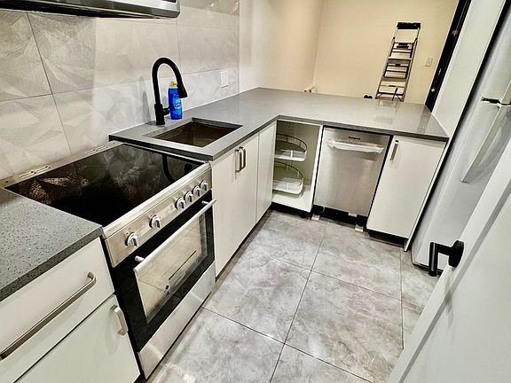 4th image of 747 SE 1st Way #96