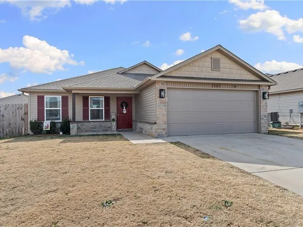 1061 E Bunting St, Fayetteville, AR 72701