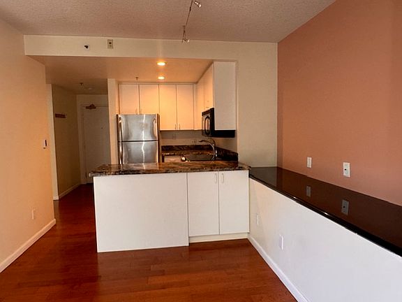 3rd image of 240 Lombard St APT 931