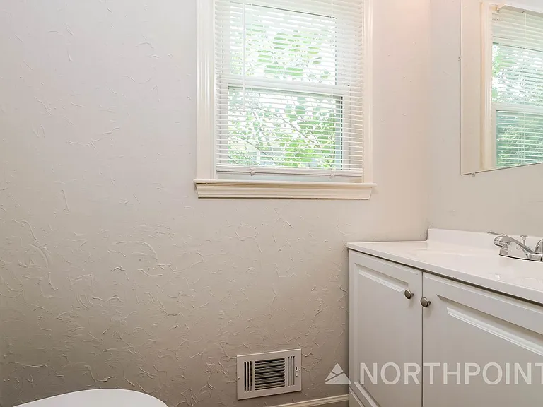 304 Johnston Dr — Photo 13