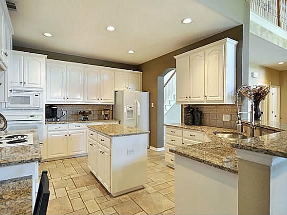 3rd image of 4581 Waterford Dr