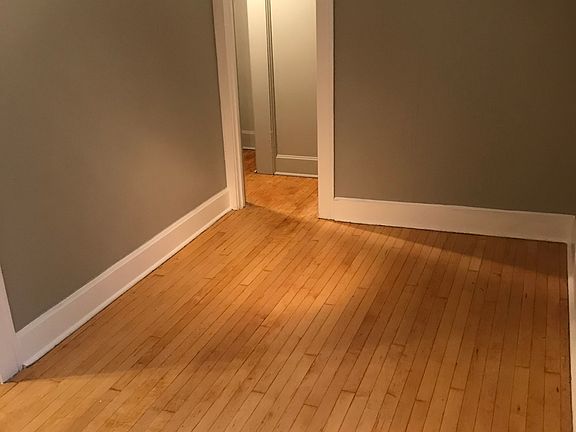 4th image of 2021 W Roscoe St Suite 1