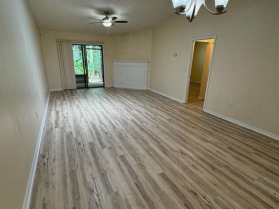 Living/dining area