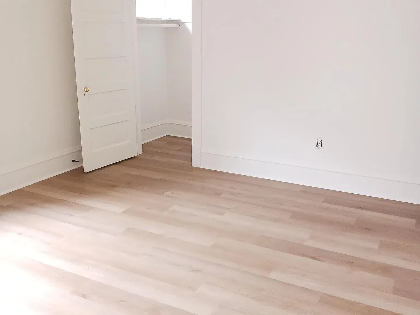 2- Bedroom in small building in Fremont — Photo 4