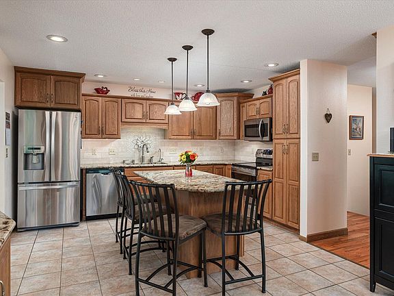 5th image of 1184 Crescent Hills Dr