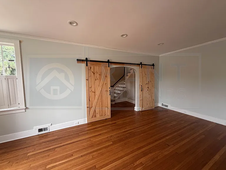 3925 Rosewood Dr — Photo 11