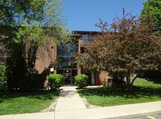 1914 Country Dr APT 302, Grayslake, IL 60030