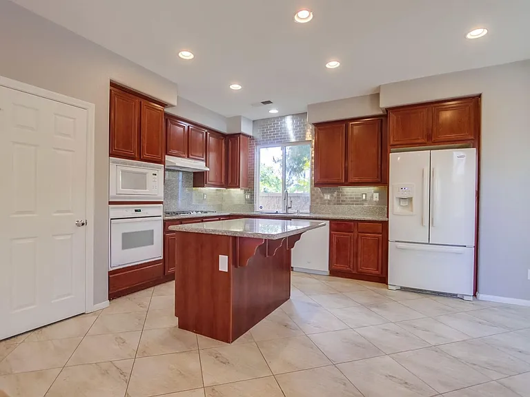 3567 Pebble St — Photo 7