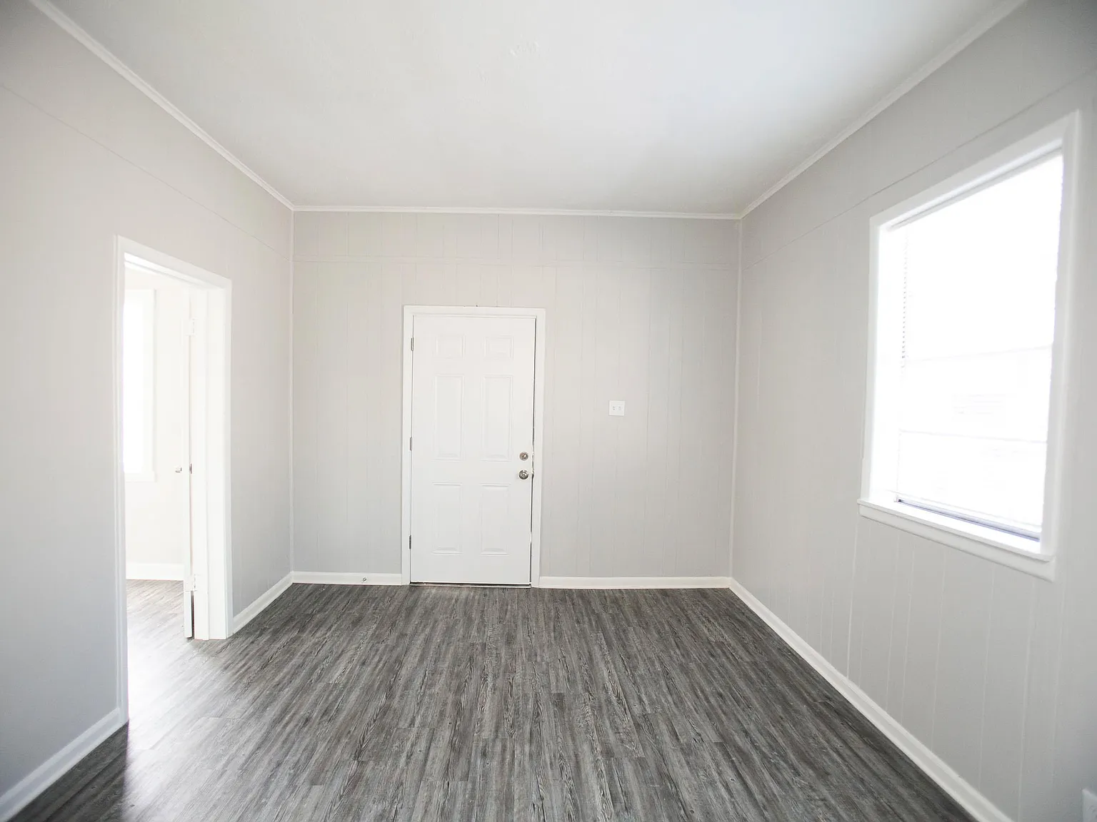 3 bed, 1.0 bath, 1100 sqft, $1,075 — Photo 3