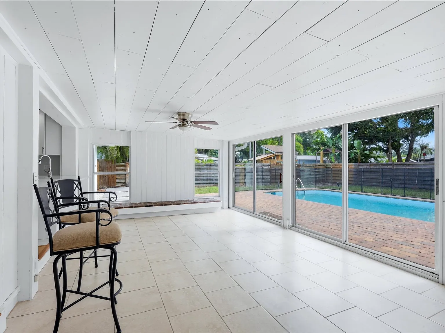 4 bed, 2080 sqft, $4,200 — Photo 4