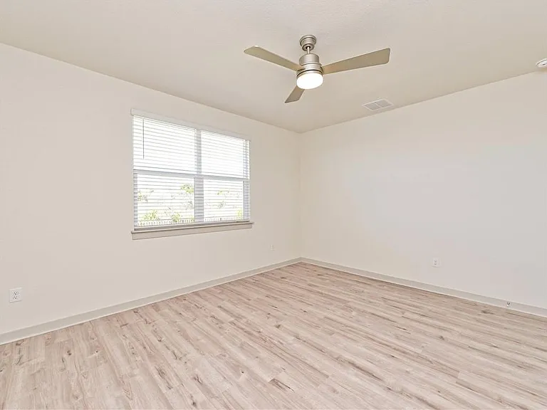 7512 Daves Landing Dr — Photo 12