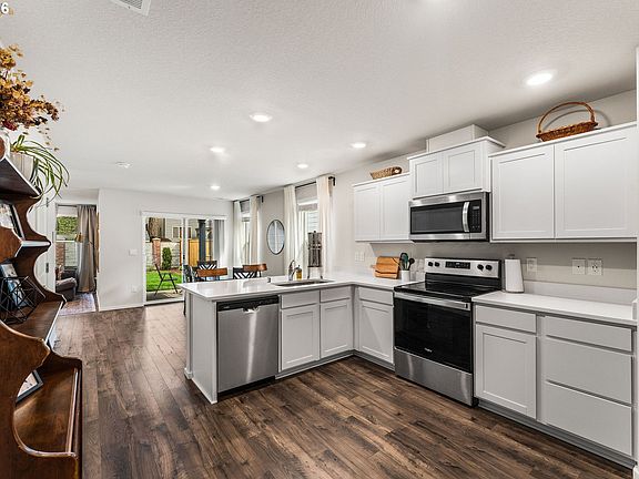 5th image of 10425 NE 121st Ave