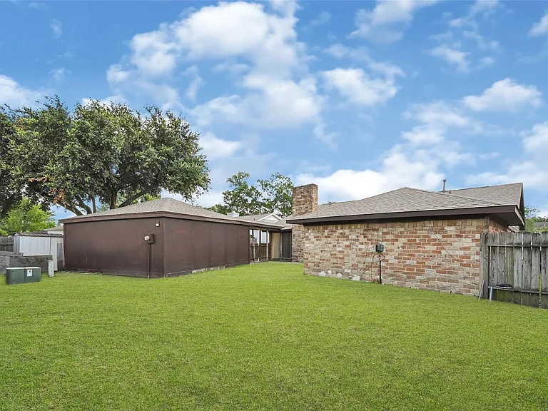 10127 Sagegate Dr — Photo 22