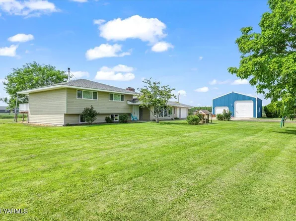 5810 Ashue Rd, Wapato, WA 98951