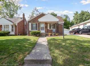 1038 Canterbury Dr, Pontiac, MI 48341