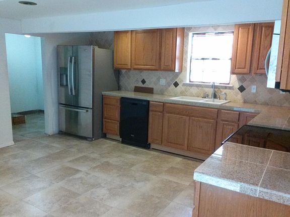 3rd image of 10800 Sunny Ln