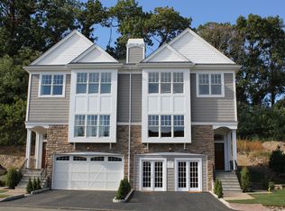 4 Hidden Ridge Ct, YONKERS, NY 10573