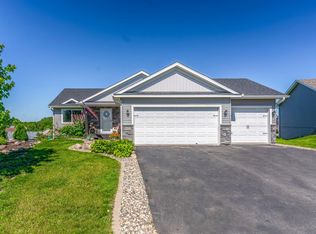 917 Aspen Cir, Watertown, MN 55388
