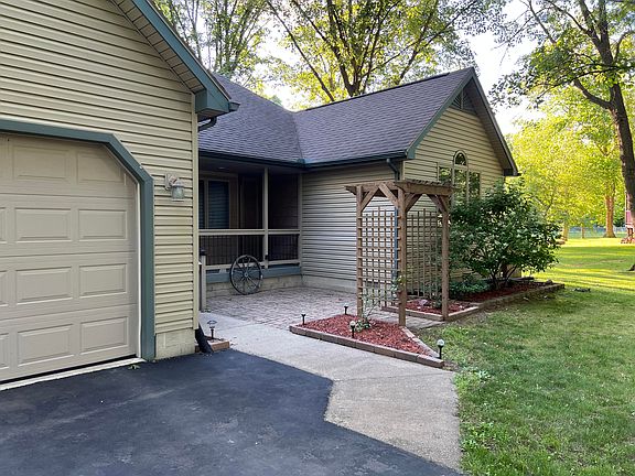 5th image of 23568 Bohn Rd