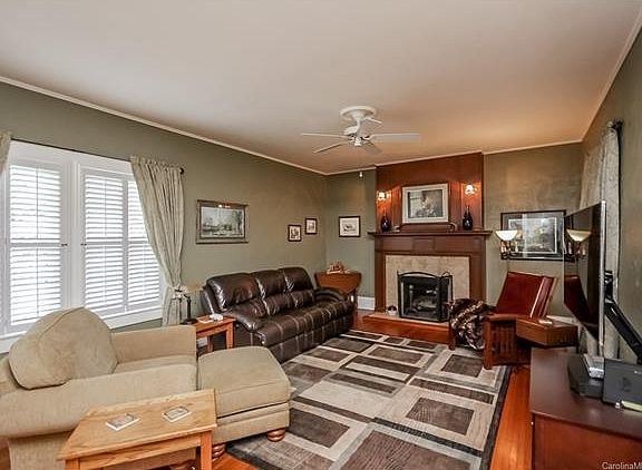 3rd image of 503 W 12th Ave