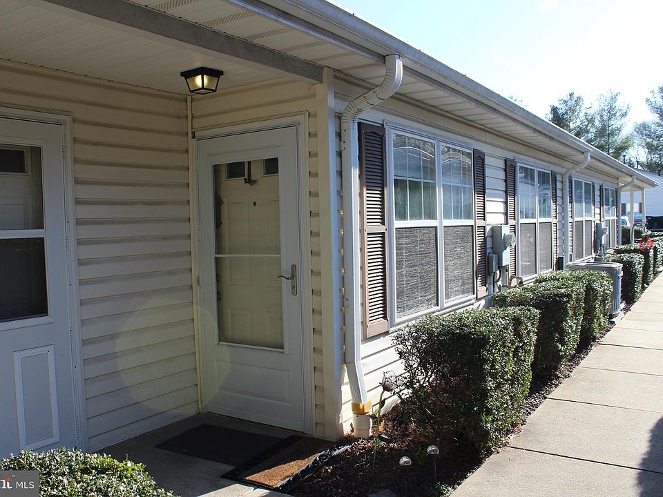 1st image of 1820 Vincenza Dr APT F