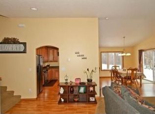 105 Apple Ln, Horace, ND 58047