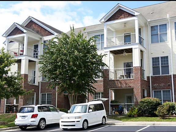 3rd image of 900 Canenaugh Dr APT 108