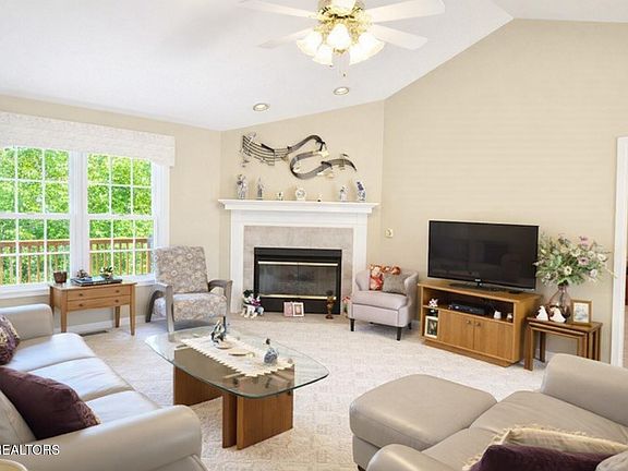 3rd image of 14 Brooks Ln