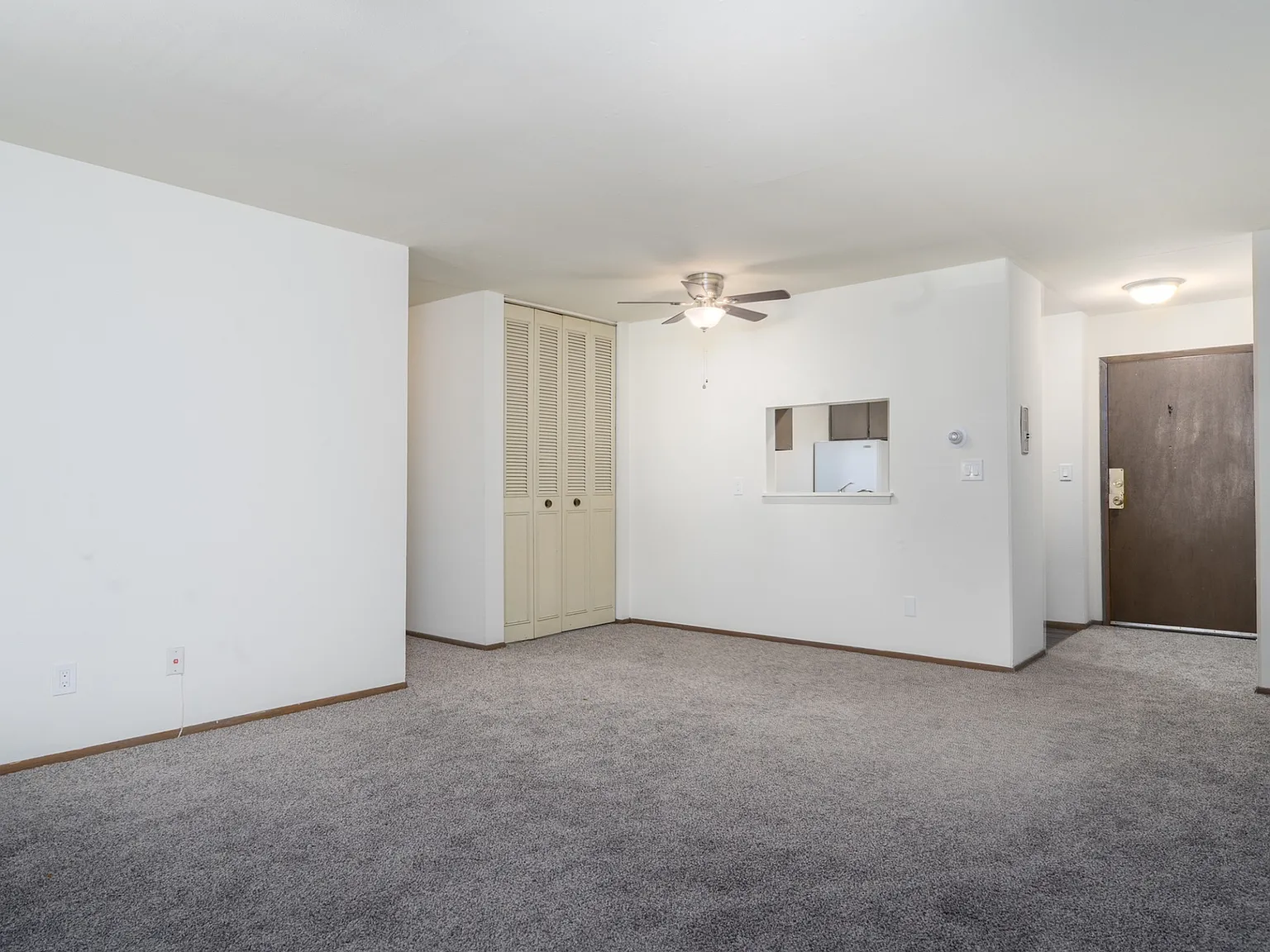 3245 N Oakland — Photo 1