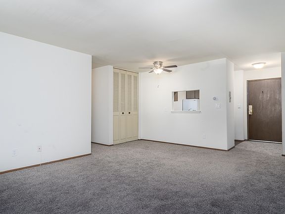 2 Bed / 1 Bath - 1,000 SF - Living & Kitchen
