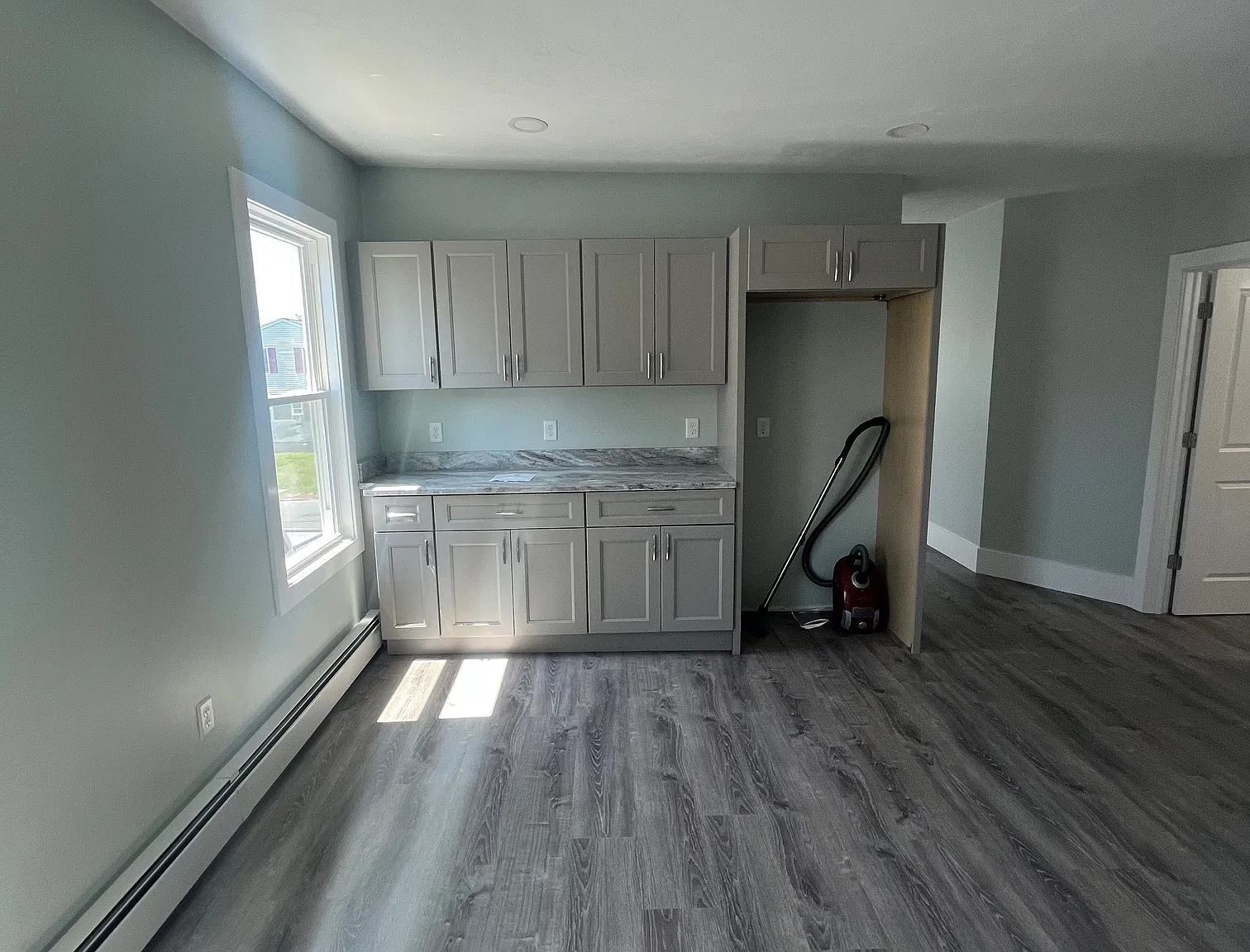 3 bed, $2,200 — Photo 2