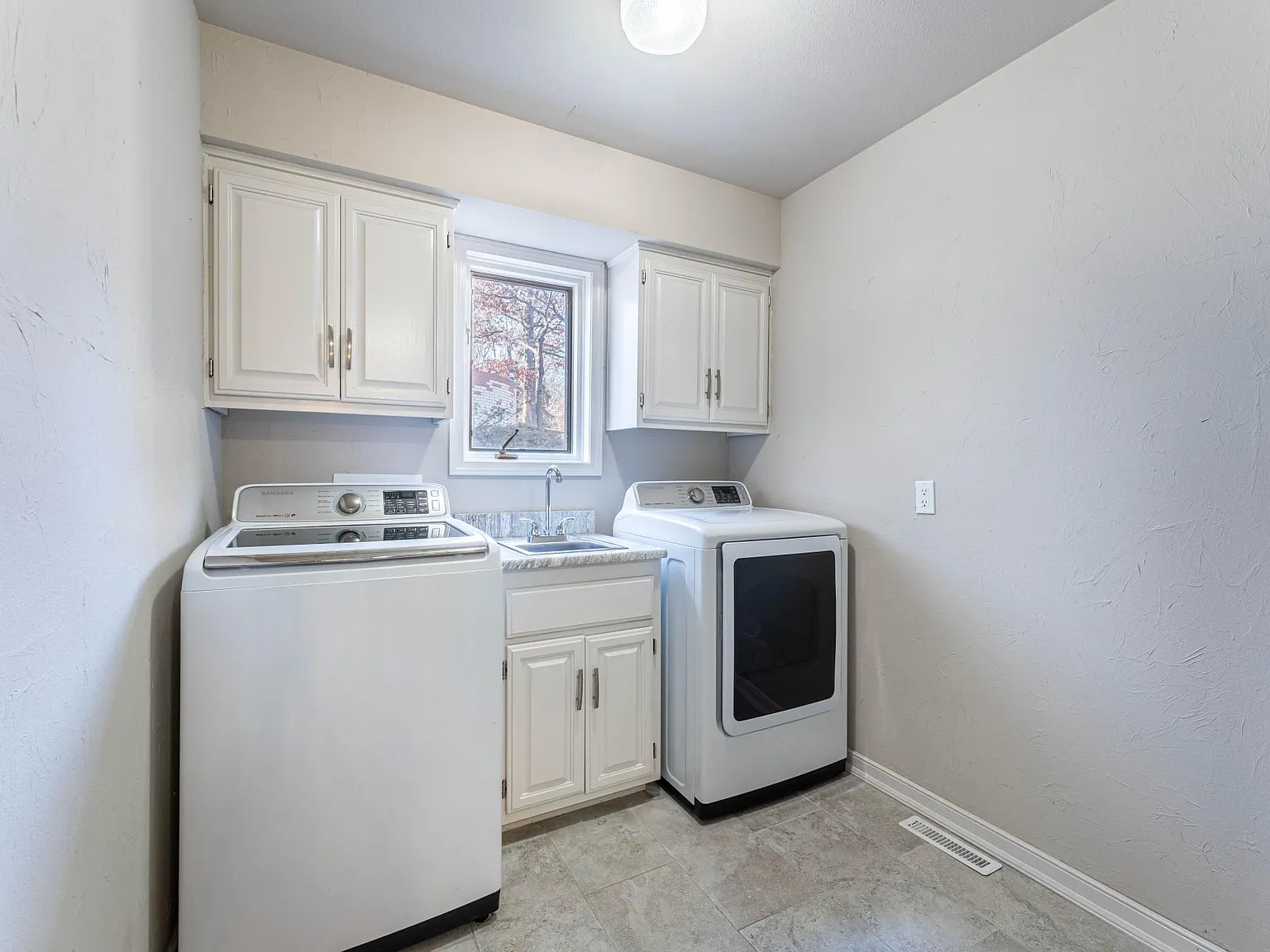 2 bed, 1512 sqft, $1,800 — Photo 4
