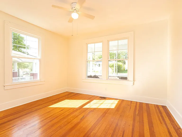 1705 Bennett Ave — Photo 11
