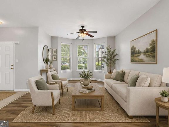 3rd image of 284 Commons Dr