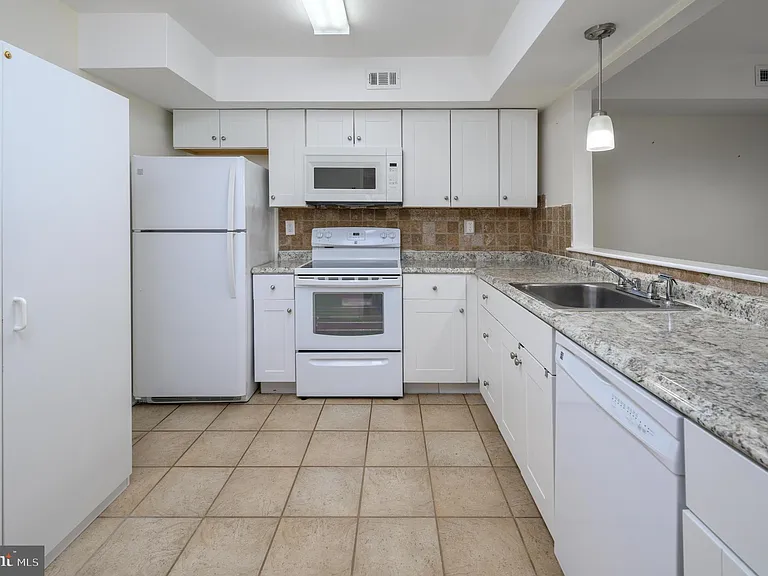 339 Woodlake Dr — Photo 11