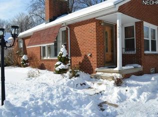 5220 W 227th St, Fairview Park, OH 44126