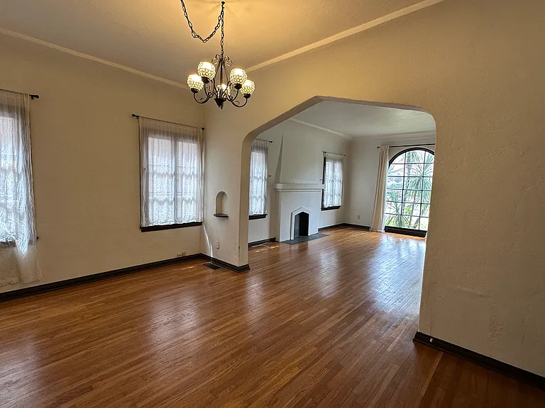 1340 E Harvard St — Photo 12