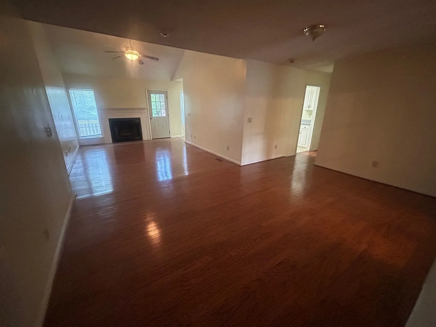 34 Bedrooms | 2.5 Bathrooms | $1,950/Month The Summit Area - Available Early November! — Photo 2