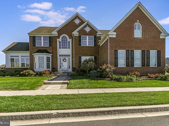 3rd image of 2 Lomond Ln