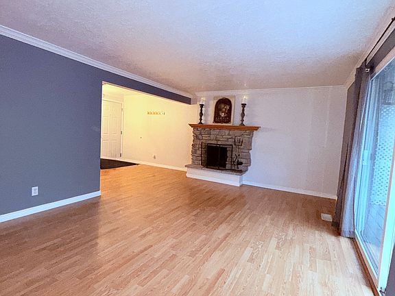 5th image of 886 E Maple Crest Ct APT 23