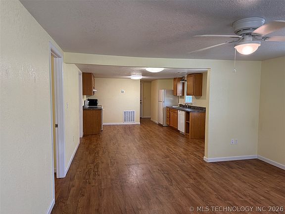 2nd image of 415 S 12th St