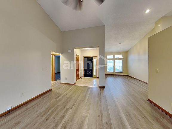 5th image of 945 Dianthus Ct