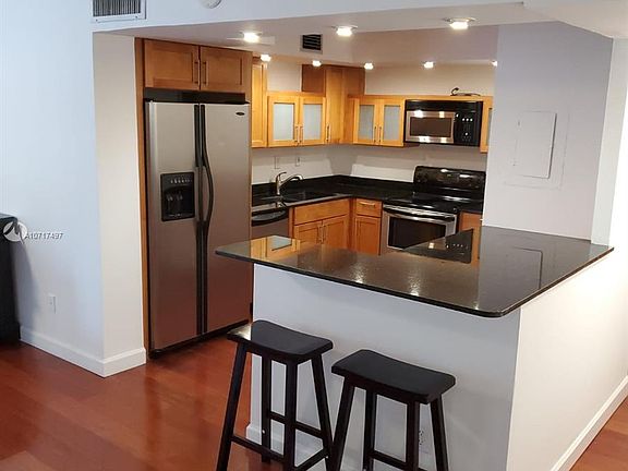 3rd image of 1420 Brickell Bay Dr APT 807