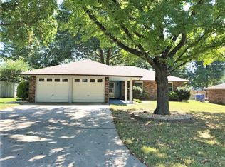 1607 SE South St, Bentonville, AR 72712